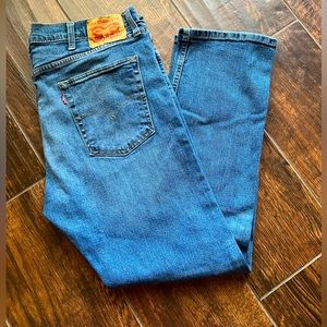 Men’s Levi’s 513 (slim/straight) 38x30 Blue denim jeans. Great used condition!